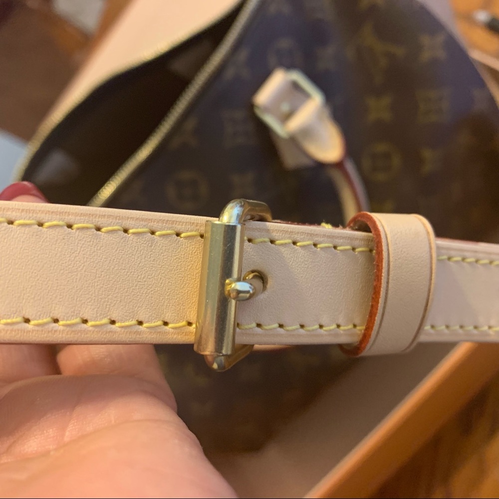 Authentic lv - Picture 6 of 8